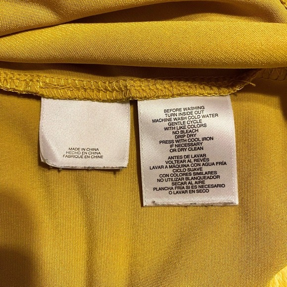 Anne Klein Mustard Short Sleeve Blouse Top - Picture 8 of 8